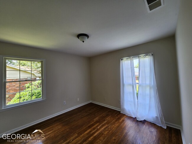 Building Photo - 1136 Bunker Hill Rd