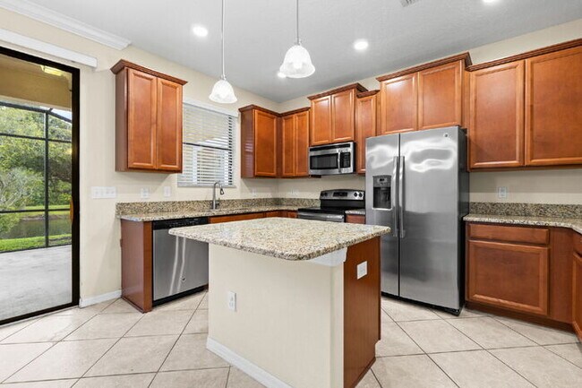 Building Photo - LIKE NEW Town Home For Rent in Wesley Chapel!