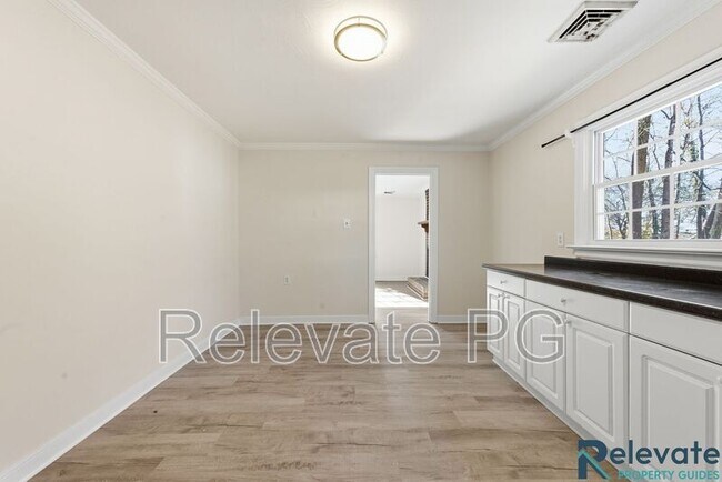 Building Photo - 6805 Lakeshore Dr