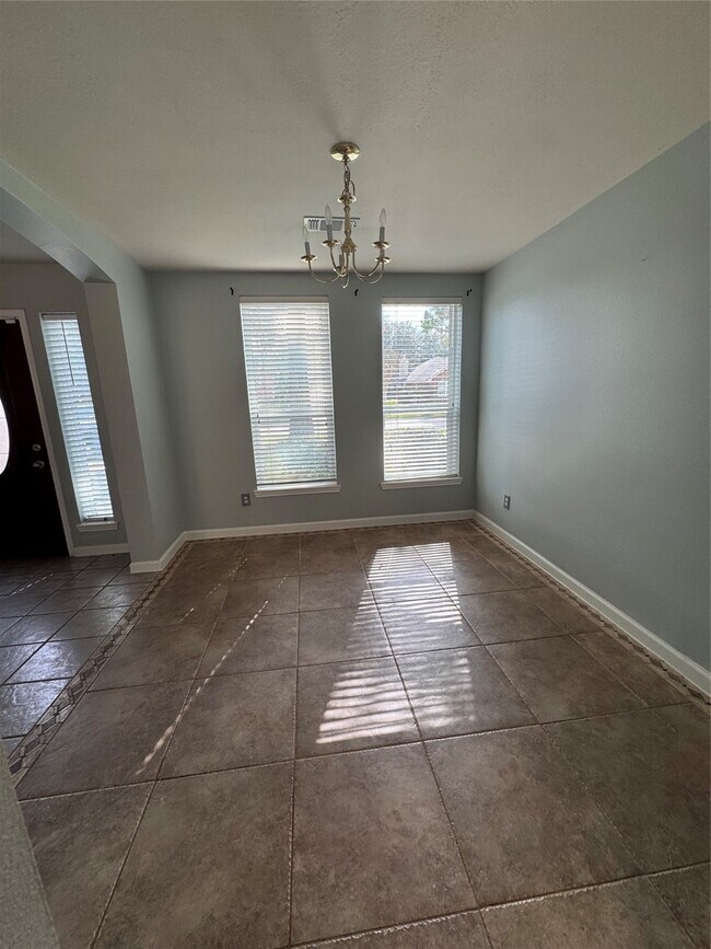 Building Photo - 14614 Vaughnville Dr