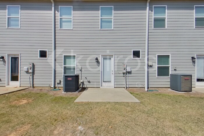Building Photo - 215 Long Is Dr