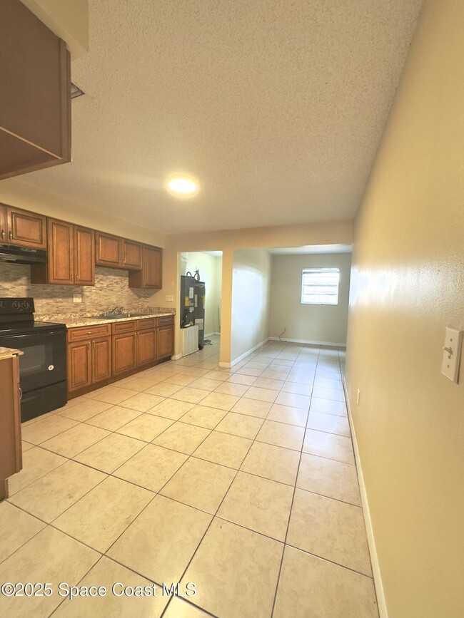 Building Photo - 2466 Uranus Dr