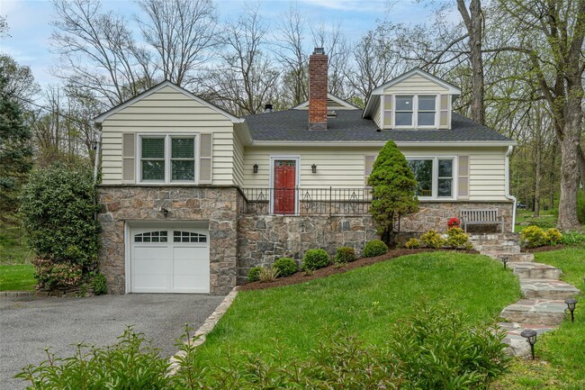 Building Photo - 187 Croton Ave
