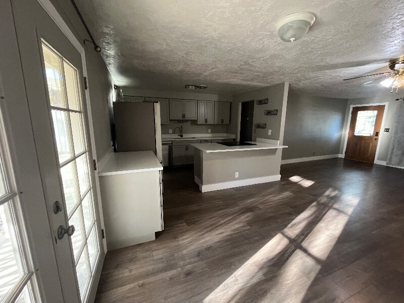 Building Photo - 1012 Whitman Ct