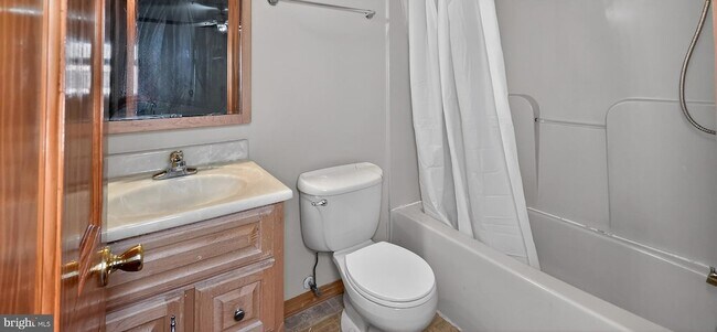 Building Photo - 2483 Lakeside Drive