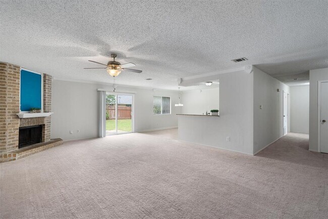 Building Photo - 2204 Silver Spur Dr