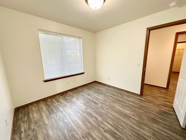 Building Photo - Charming 4-Bedroom Home with Large Fenced Yard and Modern Updates in Ellensburg