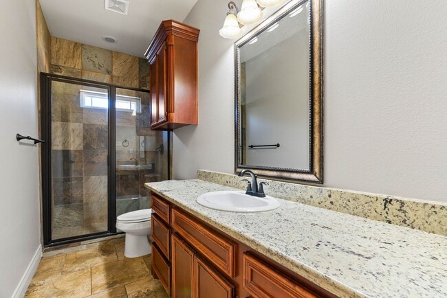 Building Photo - 4 Bedroom 3 Bath on the Island