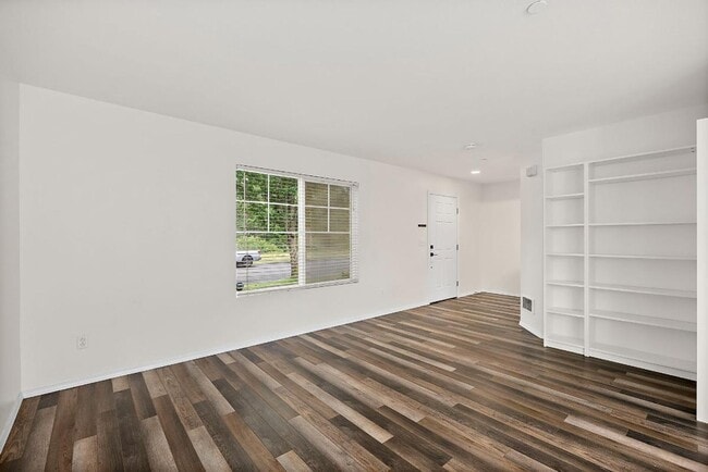 Building Photo - Cozy DuPont Home with Fenced Yard, 2-Car Garage & Minutes to JBLM!