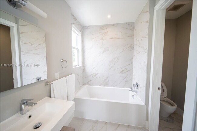 Building Photo - 3653 SW 26th St