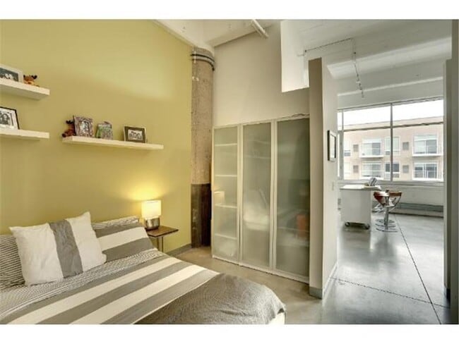 Building Photo - 700 N Washington Ave