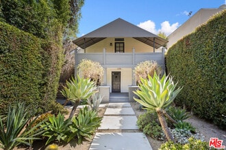 Building Photo - 9014 Harratt St