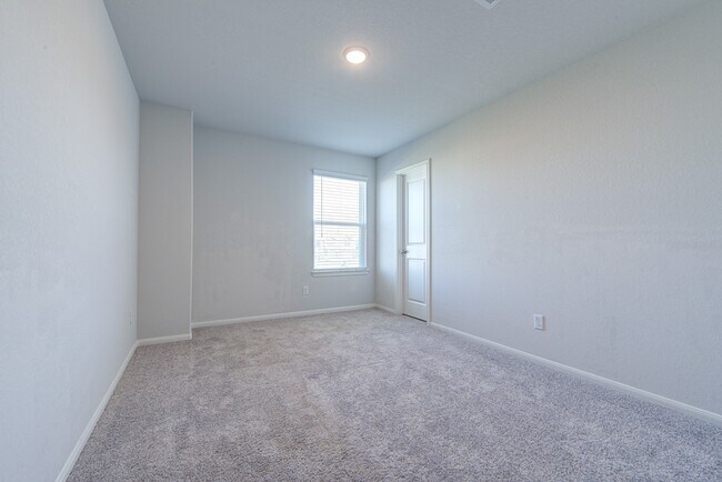 Building Photo - 18831 Glenwood Chase Ct