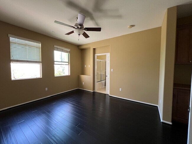 Building Photo - Beautiful 2 Bedroom, 2 1/2 Bathroom Porter Ranch Townhome! Ready for Move In!