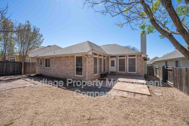 Building Photo - 1435 Bluff Forest