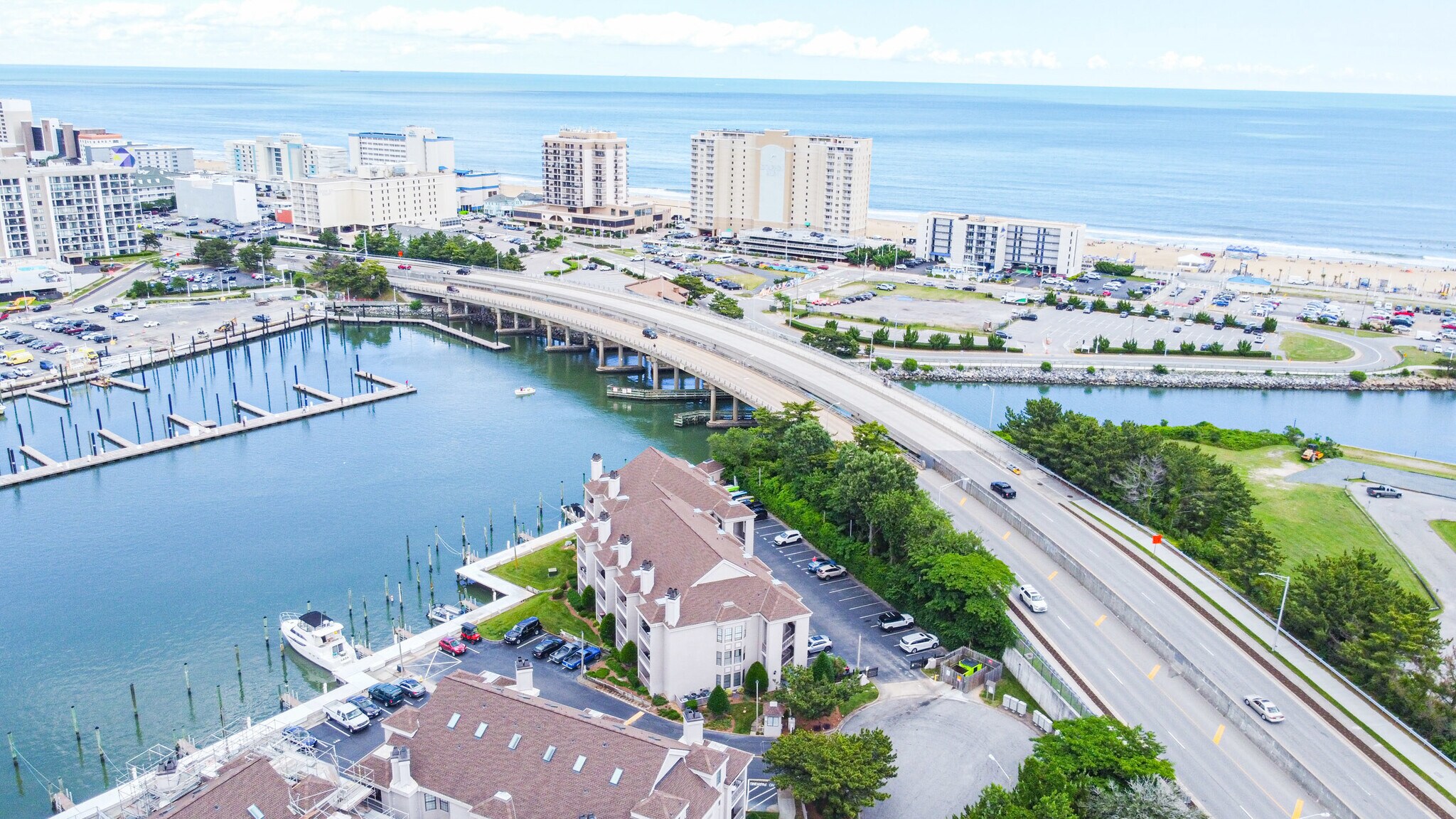 Building Photo - 401 Harbour Pt