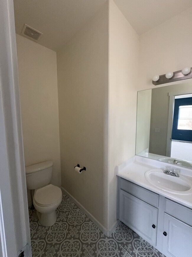 Building Photo - 5198 Dovetail Ln