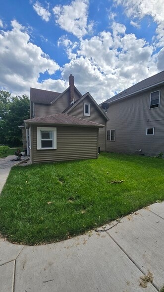 Building Photo - 683 Maryland Ave W