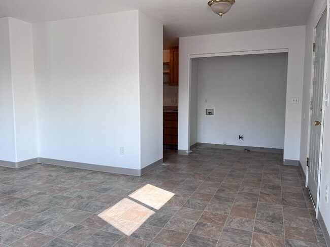 Building Photo - OWN190