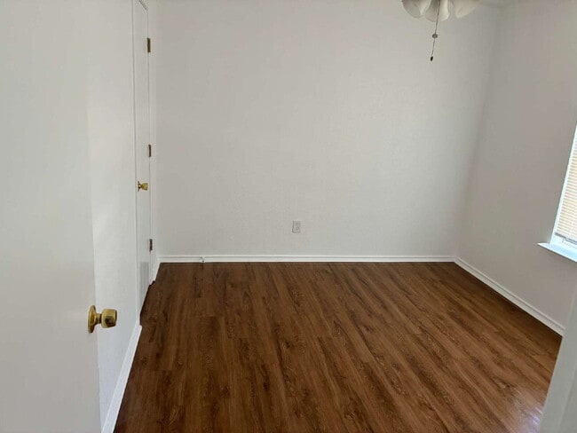 Building Photo - Four Bedroom/ Two and a Half Bed Home Near Brooks City Base