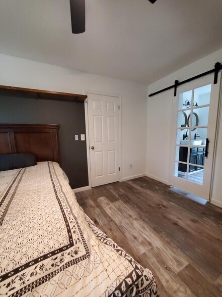 Master Bedroom - 1906 S Balsam St