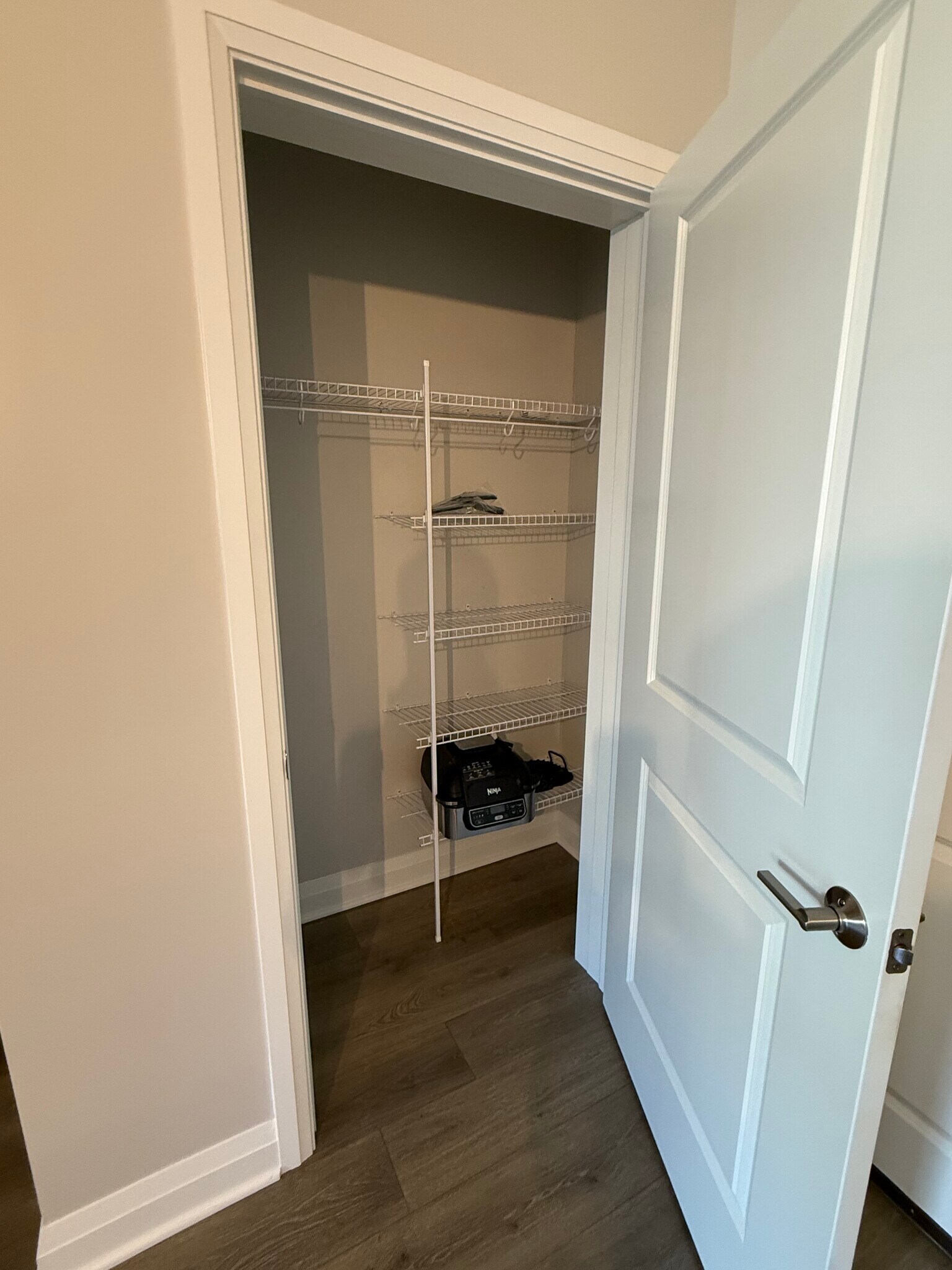 Building Photo - 6633 Dale Dr