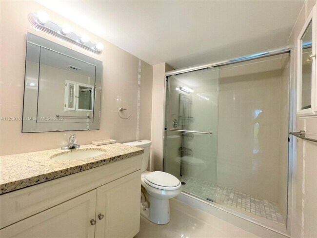 Building Photo - 2924 Collins Ave