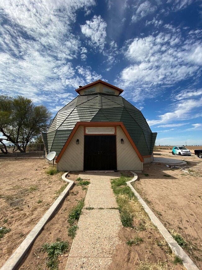 Building Photo - Iconic Dome House for Rent – Unique Country Living with Pet-Friendly Space Near Holtville