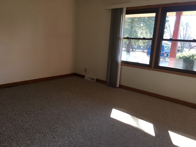 Living Room -- carpeted - 201 Huntington Rd