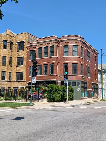 Building Photo - 2800 W Logan Blvd