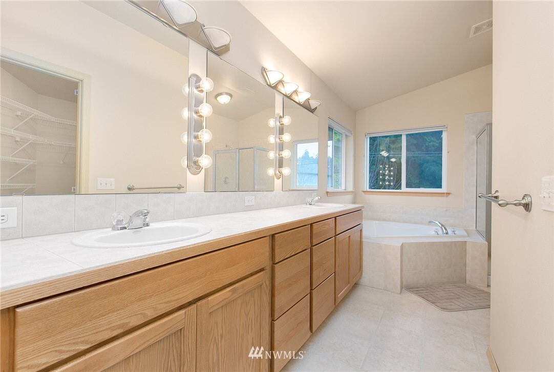 Building Photo - 13607 NE 202nd St