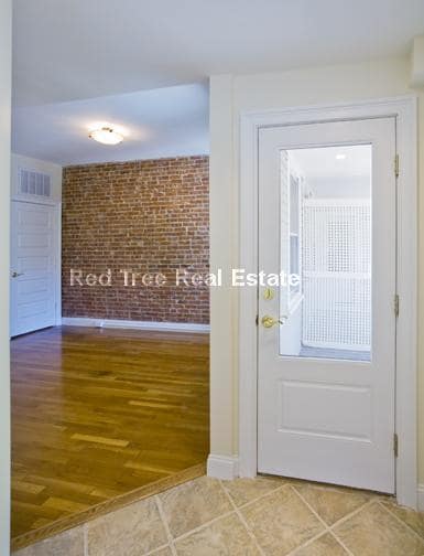 Building Photo - 55 Ashford St