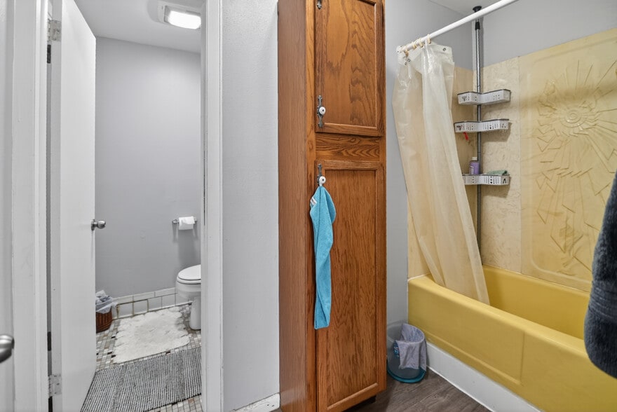 Building Photo - 203 S Main St