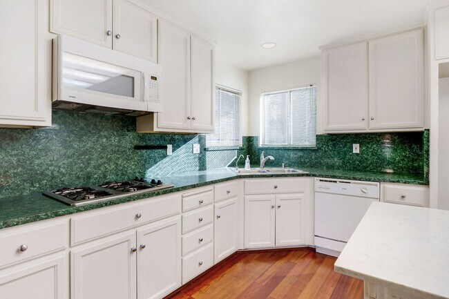 Building Photo - South Davis Home in quiet Cul-de-sac