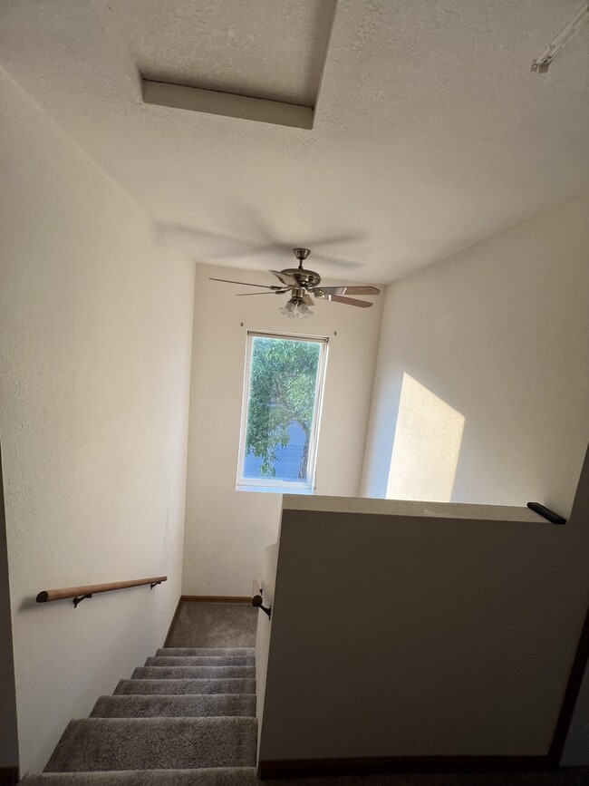 Building Photo - 201 W Geyser St