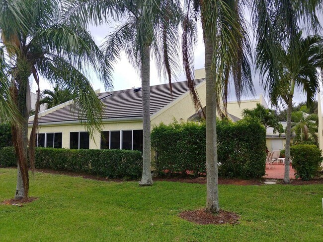 Building Photo - 17042 Traverse Cir