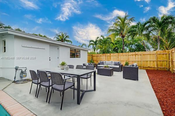 Building Photo - 1251 NE 41st Dr