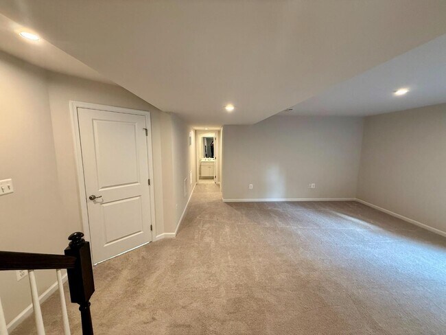 Building Photo - 1116 City View Ln