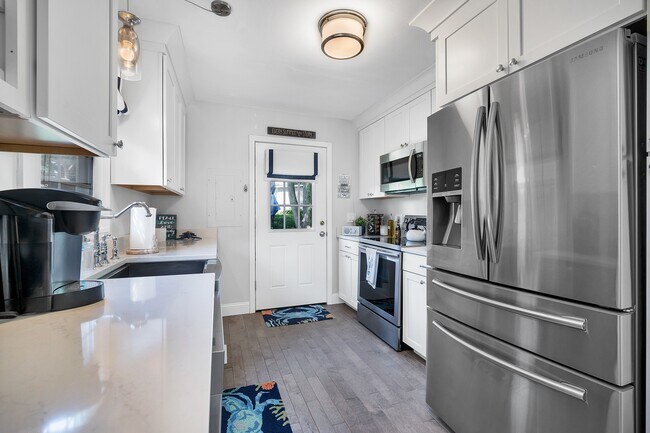 Building Photo - 76 S Edgewood Rd