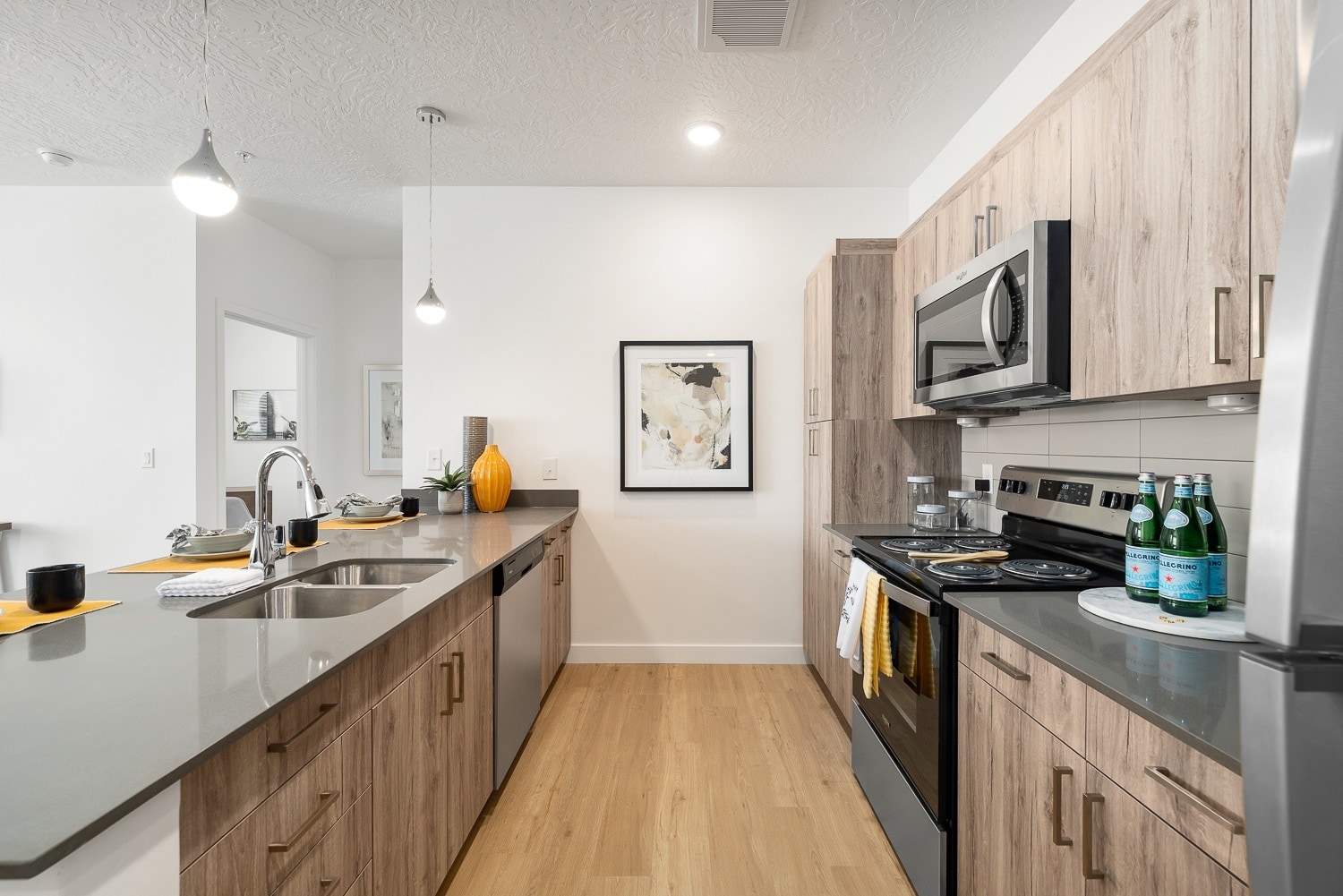 Building Photo - The Henley Apartments