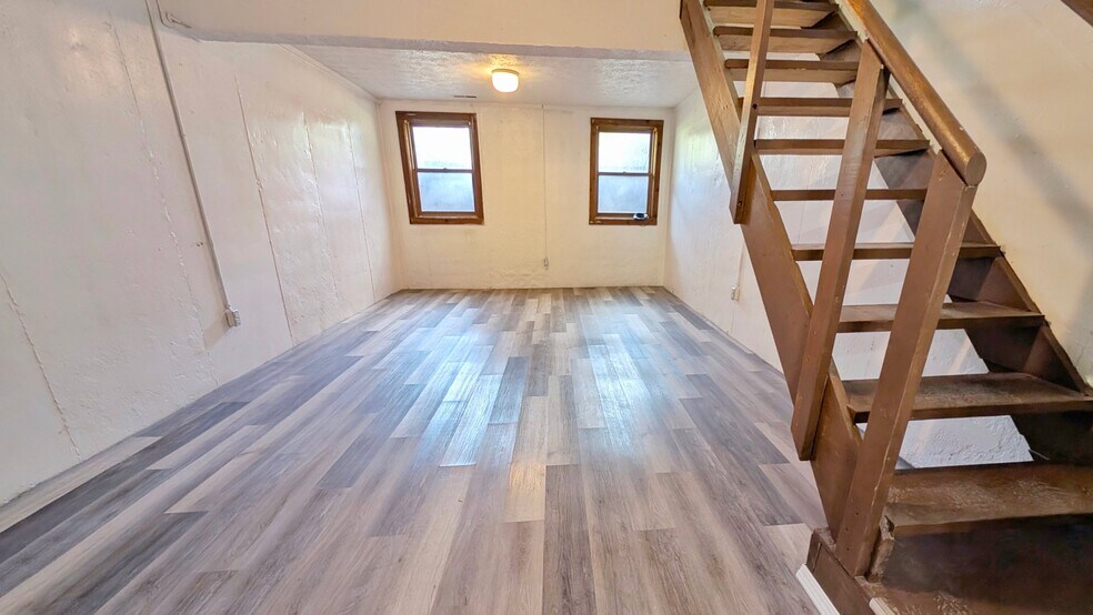 Building Photo - 534 E Graham Pl