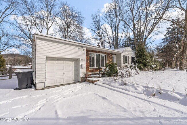 Building Photo - 191 Lakeshore Dr