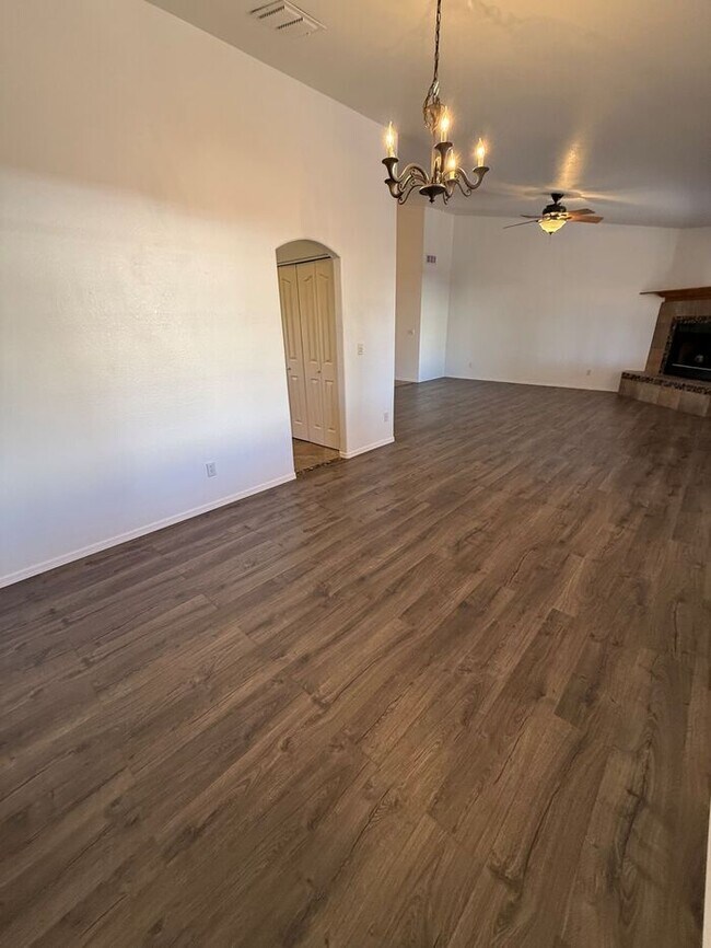 Building Photo - House For rent