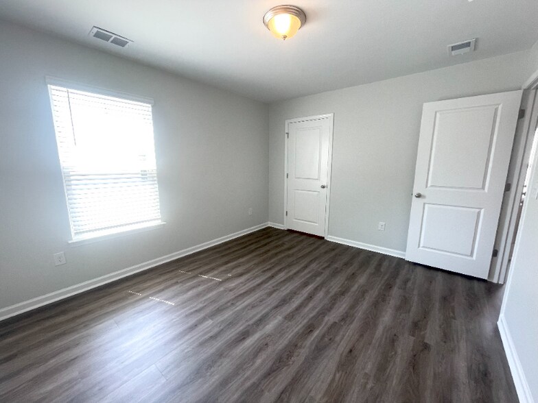 Building Photo - 438 Pacific Commons Dr