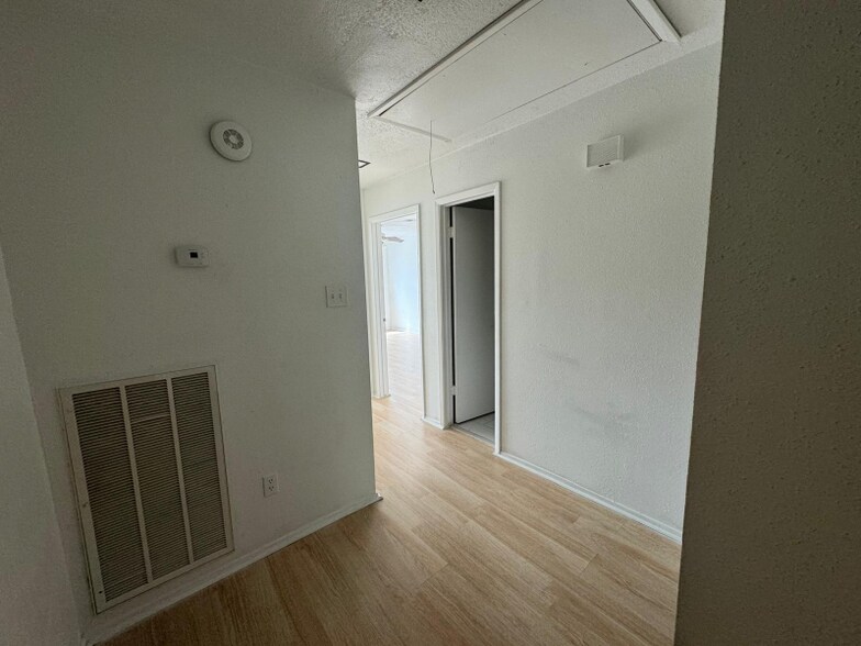 Building Photo - 6685 Kentwick Dr