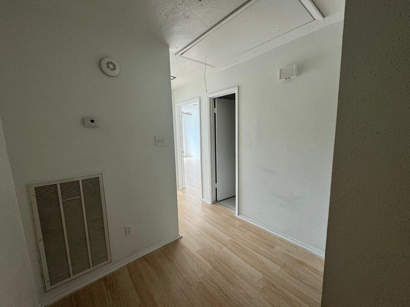 Building Photo - 6685 Kentwick Dr