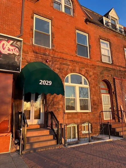 Fully Restored 1881 Row House - 2029 Maryland Ave
