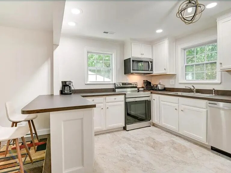 Building Photo - 1625 Front St