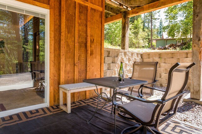 Building Photo - 360 Stoner Creek Rd