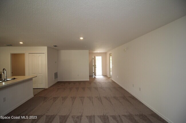 Building Photo - 147 Franzing St